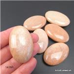Mondstein lachs - Orthoklas aus Madagaskar, Antistress Stein oval 4,5 x 3 cm
