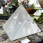 Pyramid Bergkristall, Basis 8,6 cm x hoch. 8 cm. Unikat 575 Gramm