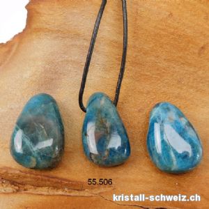 Apatit blau 2,5- 3 cm gebohrt mit Lederband. AB Qual. SONDERANGEBOT