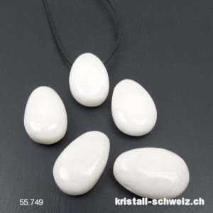 Jade weiss 3 cm gebohrt mit Lederband