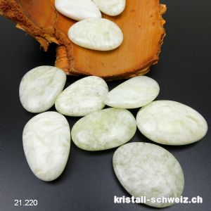 Jade Serpentin grün 4 - 4,5 cm. Größe L - XL. A-Qual.