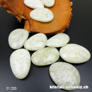 Jade Serpentin grün 4 - 4,5 cm. Größe L - XL. A-Qual.