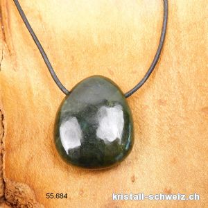 Nephrit Jade 3 x 2,5 cm gebohrt mit Lederband zum binden