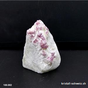 Spinell rosa in weißen Marmor. Unikat 80 Gramm