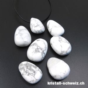 Magnesit - Howlith weiss 3 cm gebohrt mit Lederband. Sonderangebot