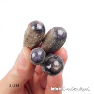 Saphir roh - Korund violett 4 - 4,5 cm