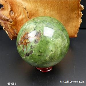 Kugel Jade Kanada 6,6 bis 7 cm. Einzelstück 377 Gramm