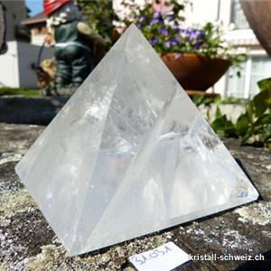 Pyramid Bergkristall, Basis 8,6 cm x hoch. 8 cm. Unikat 575 Gramm