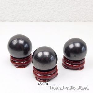 Kugel Schungit 3 - 3,2 cm, mit Holzständer 