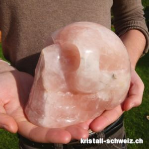 Schädel Rosenquarz 15 cm lang, 11 cm hoch. Einzelstück 2,538 Kilo