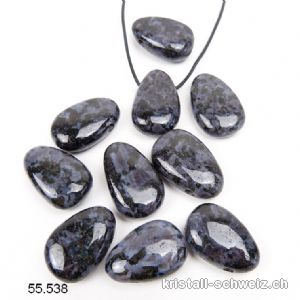 Gabbro 3 cm gebohrt mit Lederband zum Binden