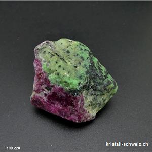 Rubin - Zoisit grün roh 4,5 x 3,1 x 3,1 cm. Einzelstück 67 Gramm