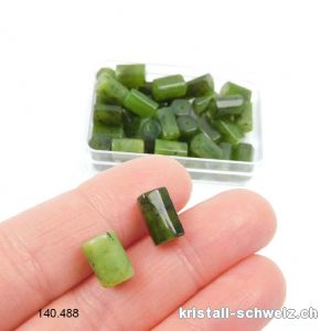 Jade Canada, facettiertes Rohr 9 - 10 x 6 - 7 mm