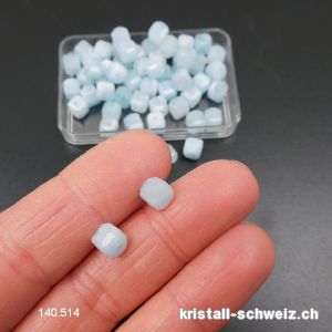 Aquamarin opak, Würfel gelocht 5 - 5,5 mm