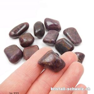 Rubin dunkel aus Indien  2 - 3 cm / 11 bis 15 Gramm. Grösse M