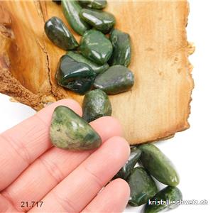 Nephrit Jade grün 2,5 - 3 cm / 6 - 10 Gramm