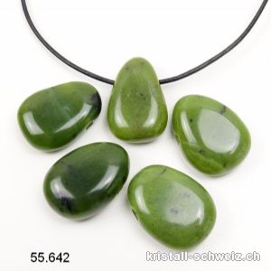 Jade Kanada 2,5 - 3 cm gebohrt mit Lederband