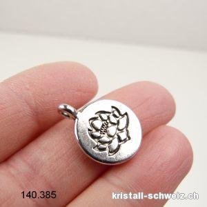 Charm Lotus aus Metall versilbert. Durch. 1,5 cm