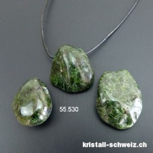 Chromdiopsid gebohrt mit Lederband zum binden. Gösse XL