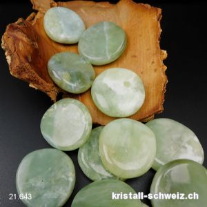 Jade Serpentin grün Linsenstein 4 bis 4,5 cm. Grösse XL