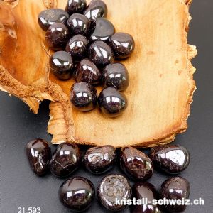 Granat-Stern Almandin dunkel halbpoliert 1,8 - 2,3 cm / 7 - 10 Gramm. Größe M