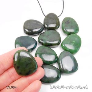 Nephrit Jade 3 x 2,5 cm gebohrt mit Lederband zum binden