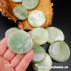 Jade Serpentin grün Linsenstein 4 bis 4,5 cm. Grösse XL