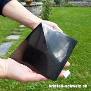 Pyramid Schungit 15 cm x H. 10 cm, ca. 2'120 Gramm. Pièce unique