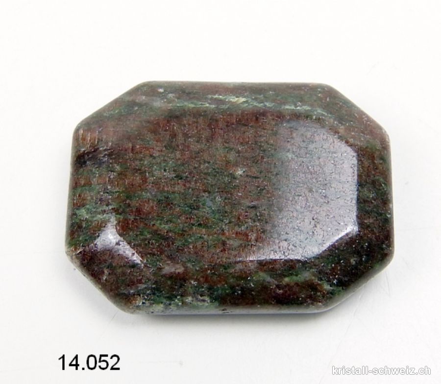 Granat Eklogit Antistress flacher Eckstein 3,5 - 4 x 3 cm