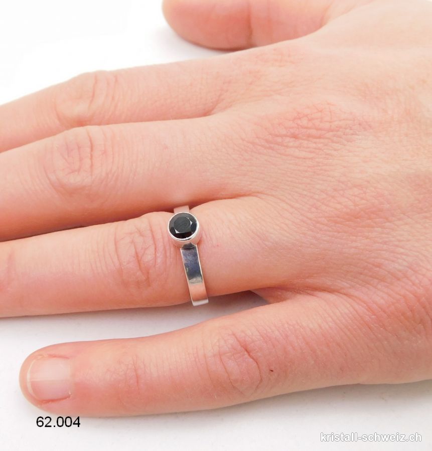 Ring Spinell schwarz facettiert aus 925 Silber. Gr. 53