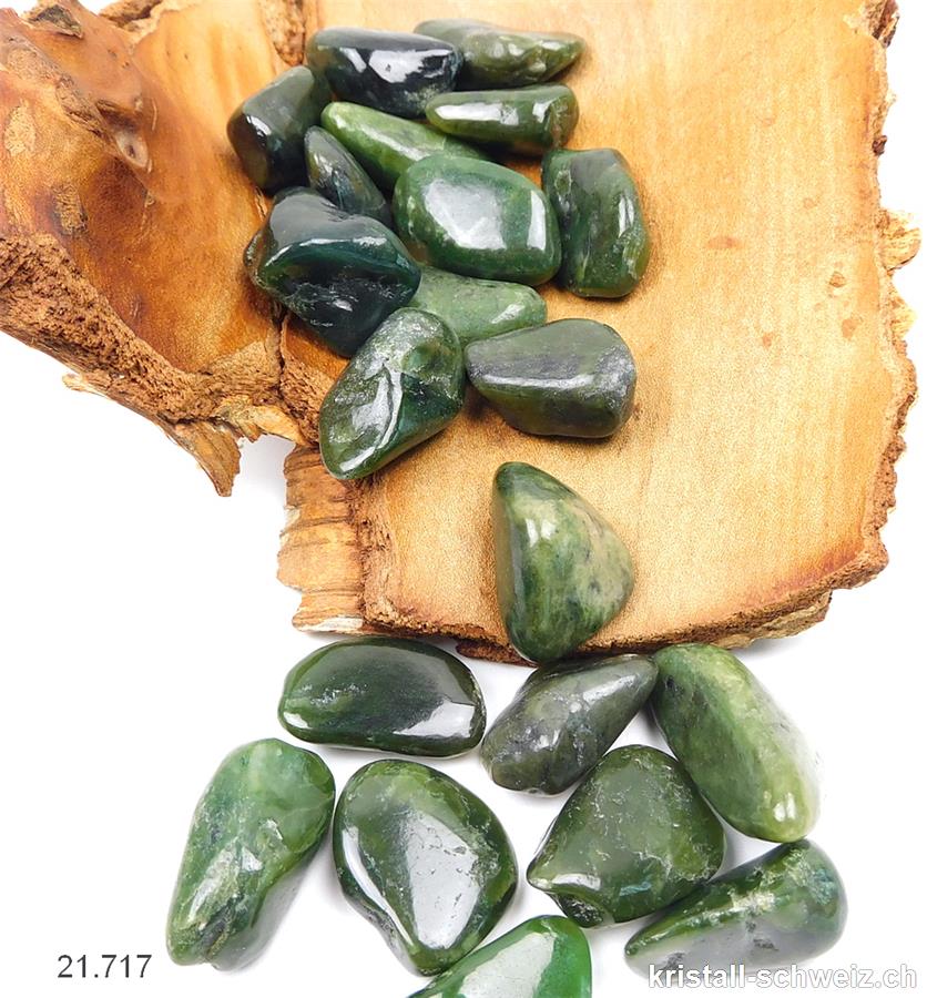 Nephrit Jade grün 2,5 - 3 cm / 6 - 10 Gramm