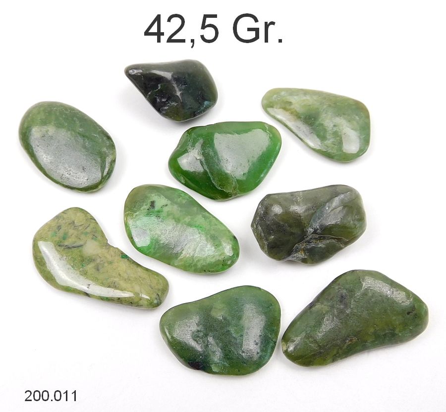 Nephrit Jade grün. Einzellos 42,5 Gramm