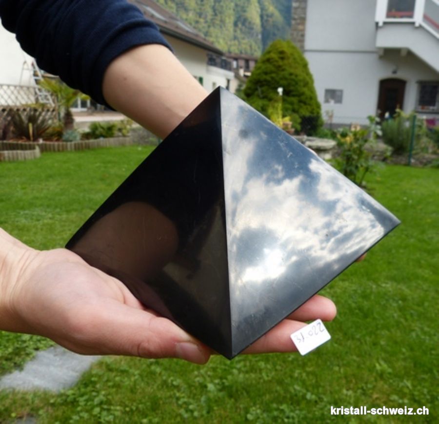 Pyramid Schungit 15 cm x H. 10 cm, ca. 2'120 Gramm. Pièce unique