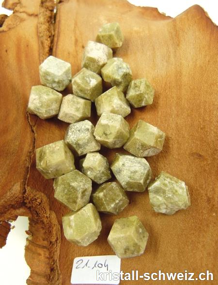 Granat Grossular -Andradit roh, ca. 3-5 Gramm. M