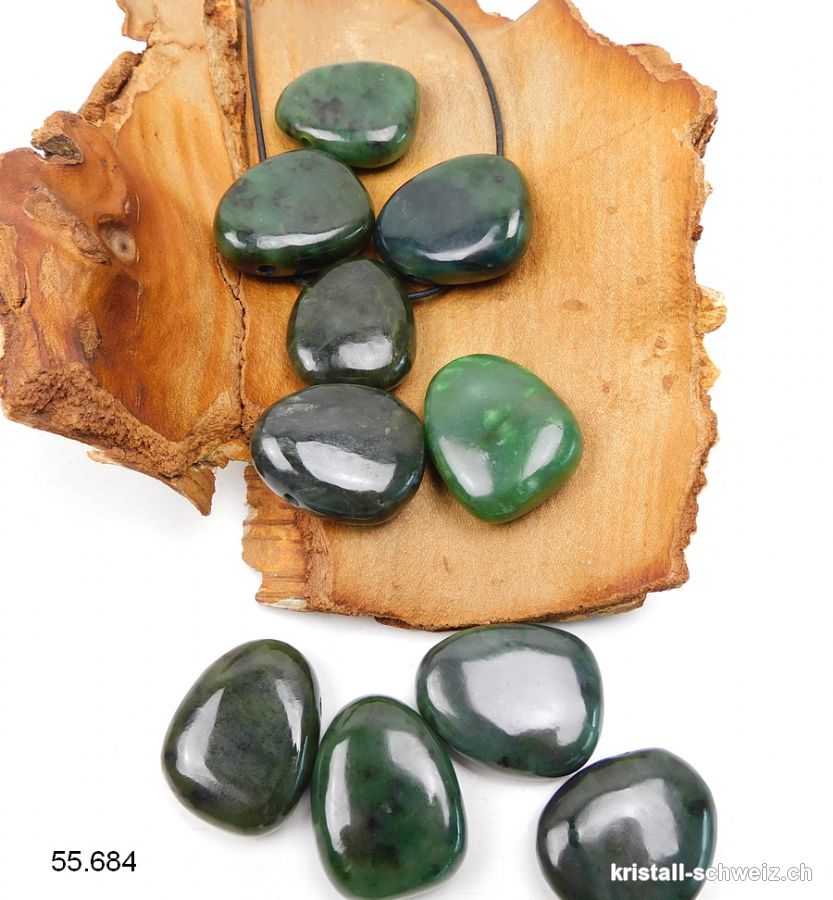 Nephrit Jade 3 x 2,5 cm gebohrt mit Lederband zum binden