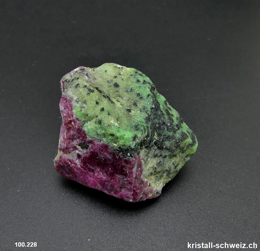 Rubin - Zoisit grün roh 4,5 x 3,1 x 3,1 cm. Einzelstück 67 Gramm