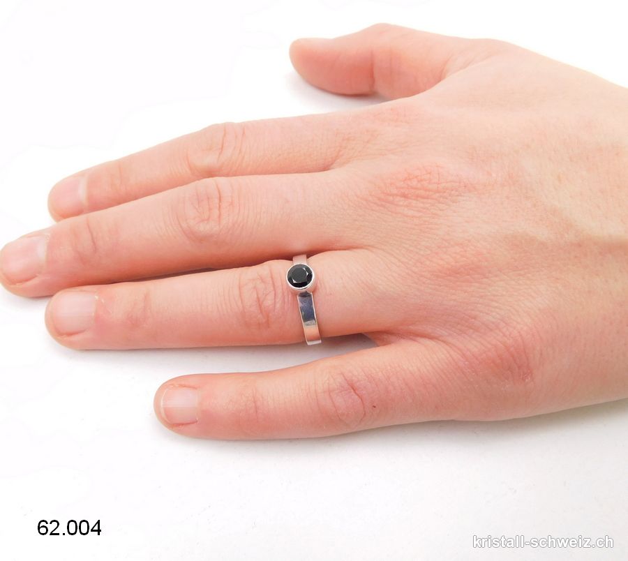 Ring Spinell schwarz facettiert aus 925 Silber. Gr. 53