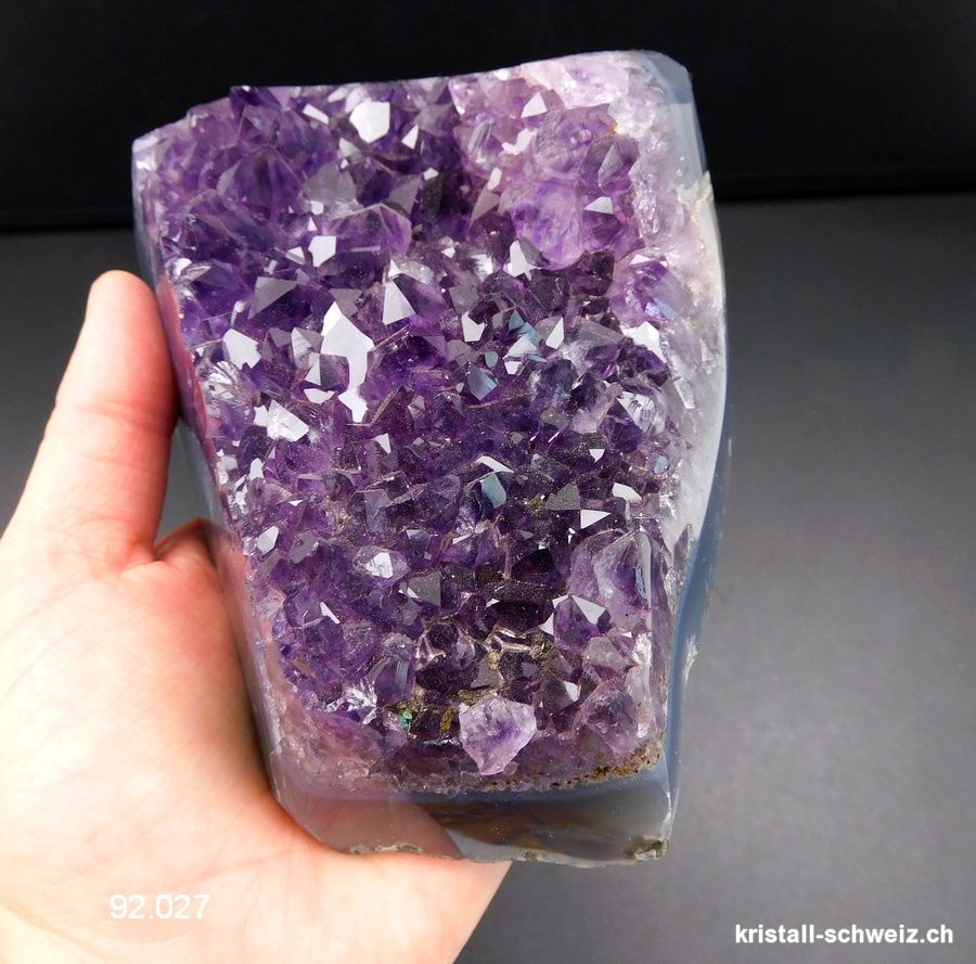 Amethyst dunkel auf Chalcedon, Gruppe 13 cm. Unikat 1'048 Gramm