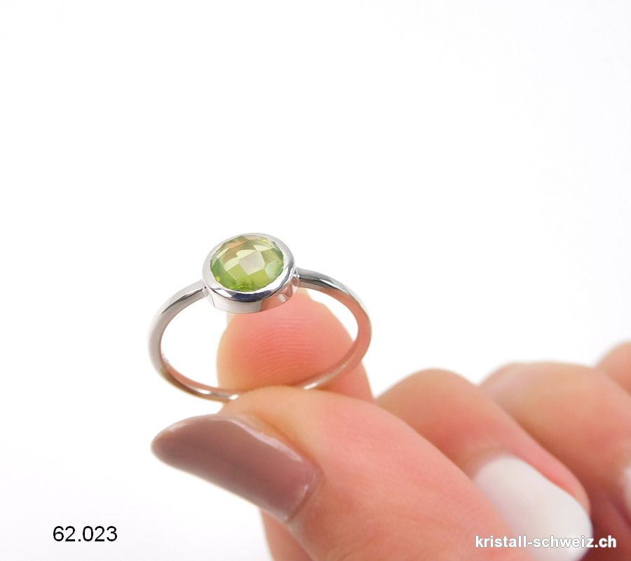 Ring Peridot hell facettiert aus 925 Silber. Gr. 54