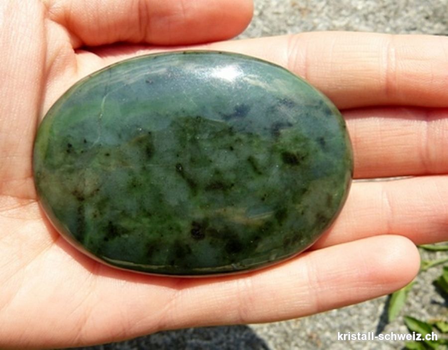 Nephrit Jade Seifenstein 7 x 5 x dick. 1,5 cm