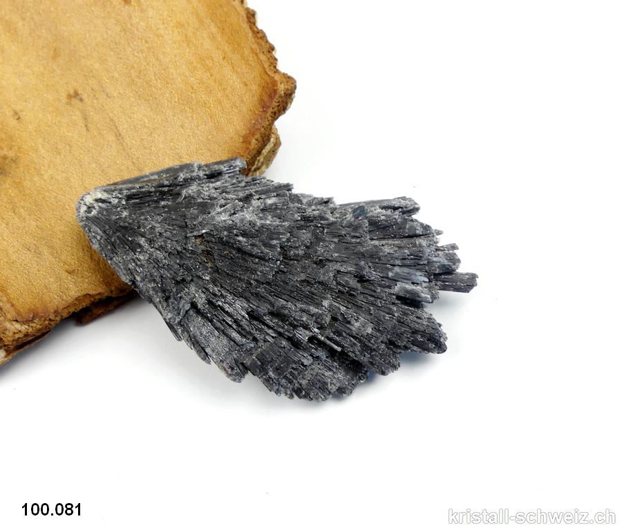 Kyanit schwarz, Hexer-Besen. Lang. 6,8 cm. Einzelstück