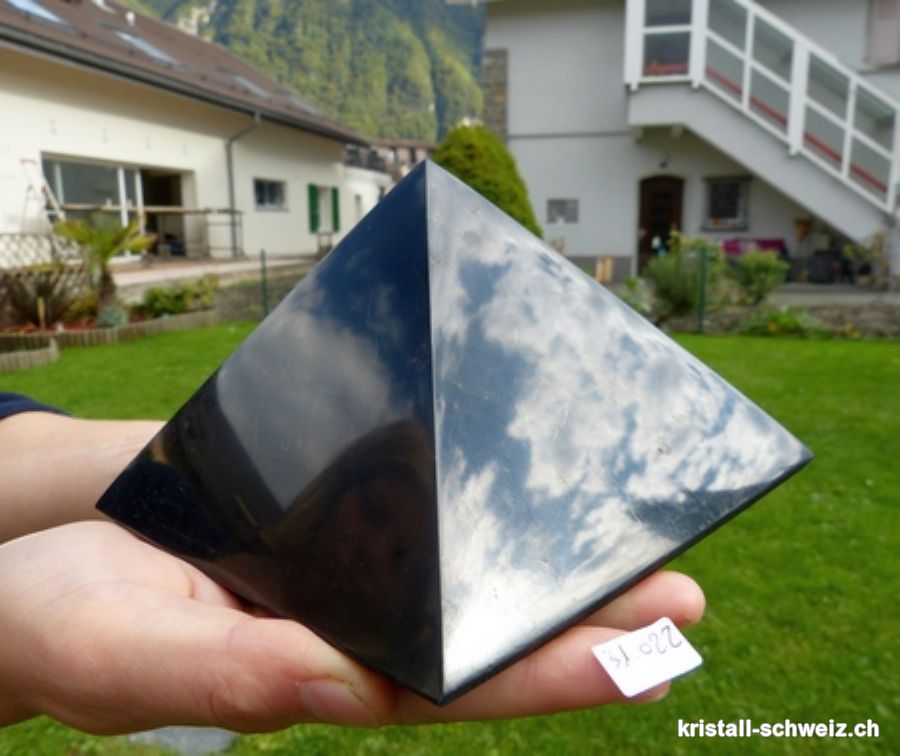 Pyramid Schungit 15 cm x H. 10 cm, ca. 2'120 Gramm. Pièce unique