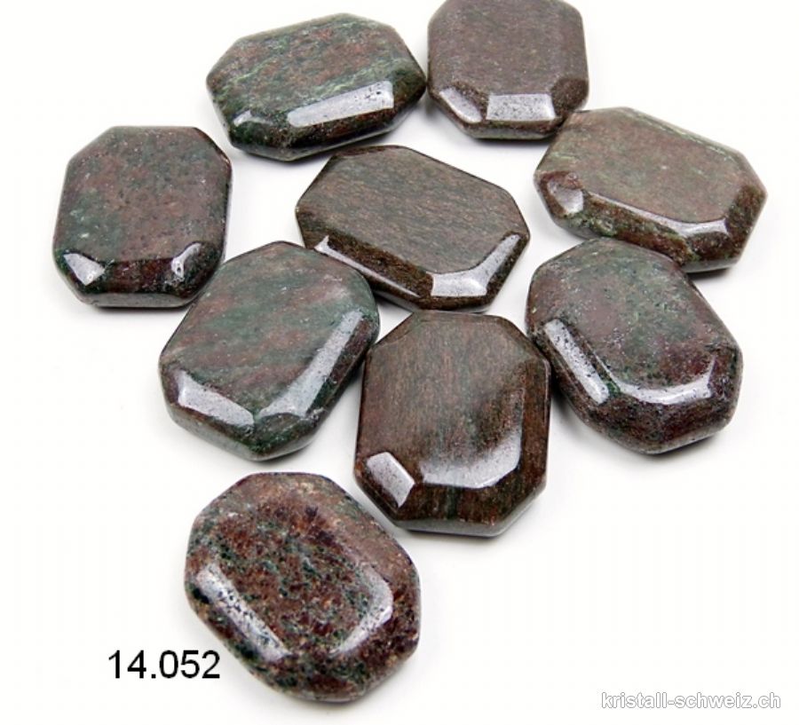 Granat Eklogit Antistress flacher Eckstein 3,5 - 4 x 3 cm
