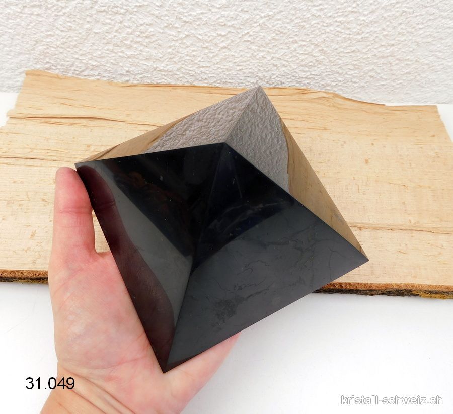 Pyramid Schungit 12 x H. 8 cm / 1'000 Gramm