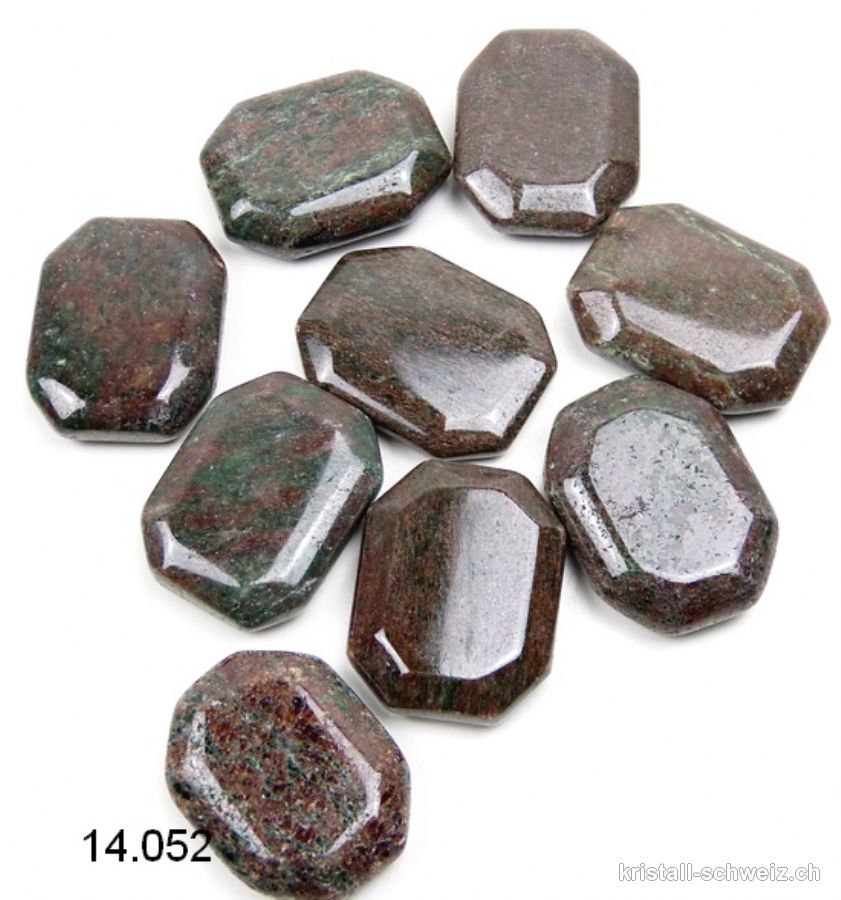 Granat Eklogit Antistress flacher Eckstein 3,5 - 4 x 3 cm